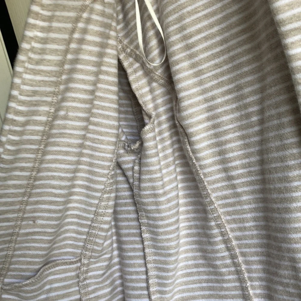 Tommy Hilfiger striped blazer with pockets and working button accents M - Picture 5 of 10